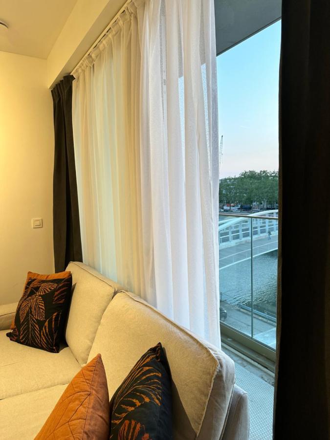 Canal View One Bedroom Flat * Brussels