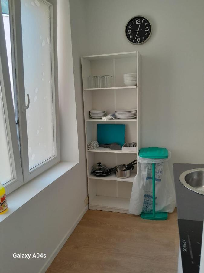 1 Bedroom Sleeps 4 *