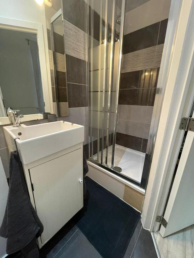 1 Apartment *