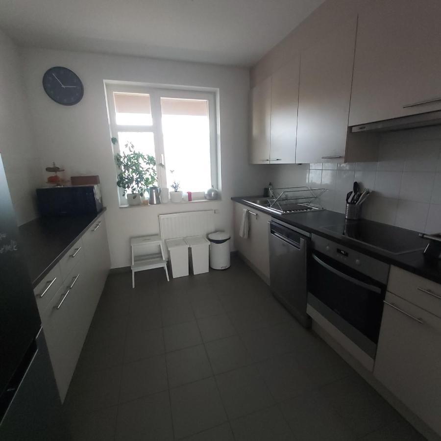 Homestay And Balcony With Canal View - Shared Bathroom *