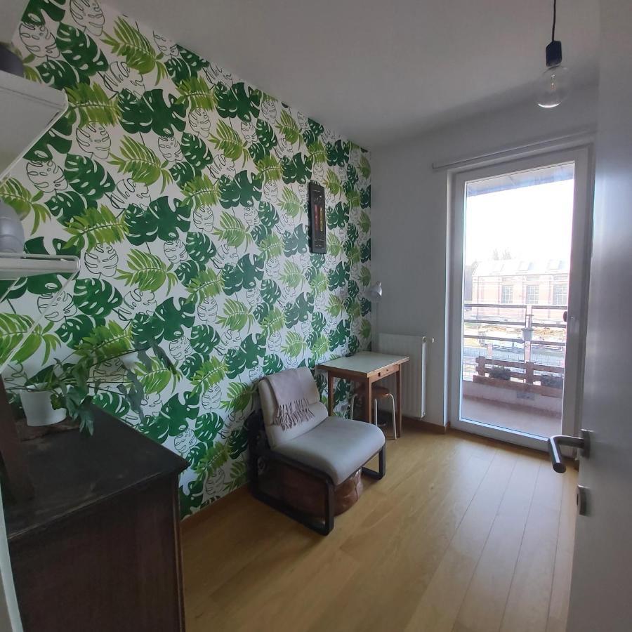 And Balcony With Canal View - Shared Bathroom * Brussels