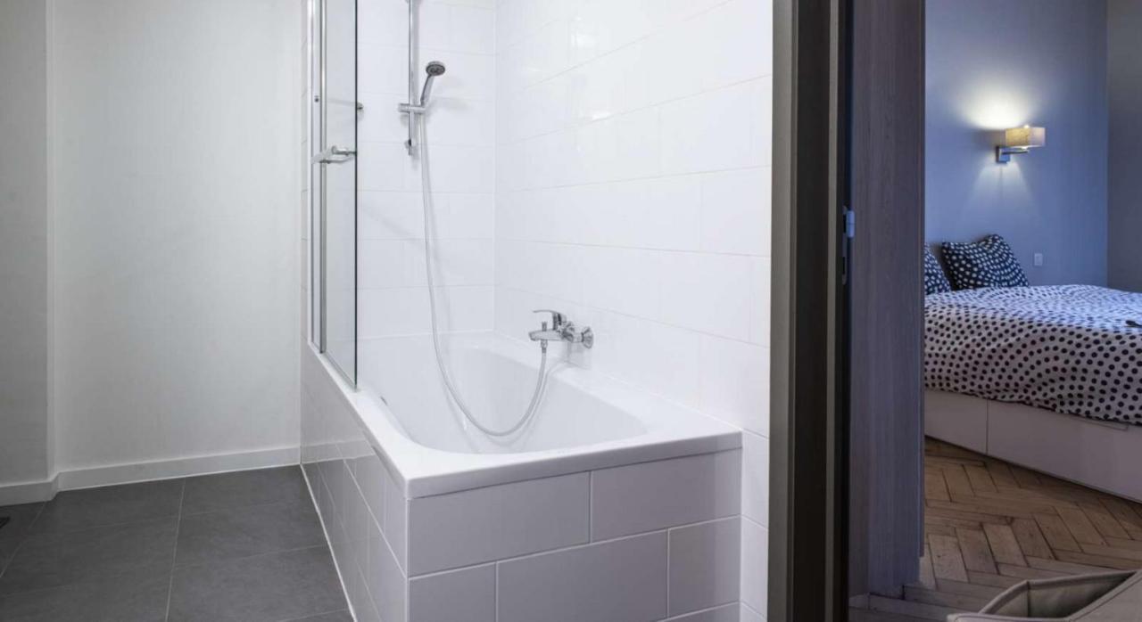 Apartment Chic 3-bedroom For Rent To Professionals In Ixelles *