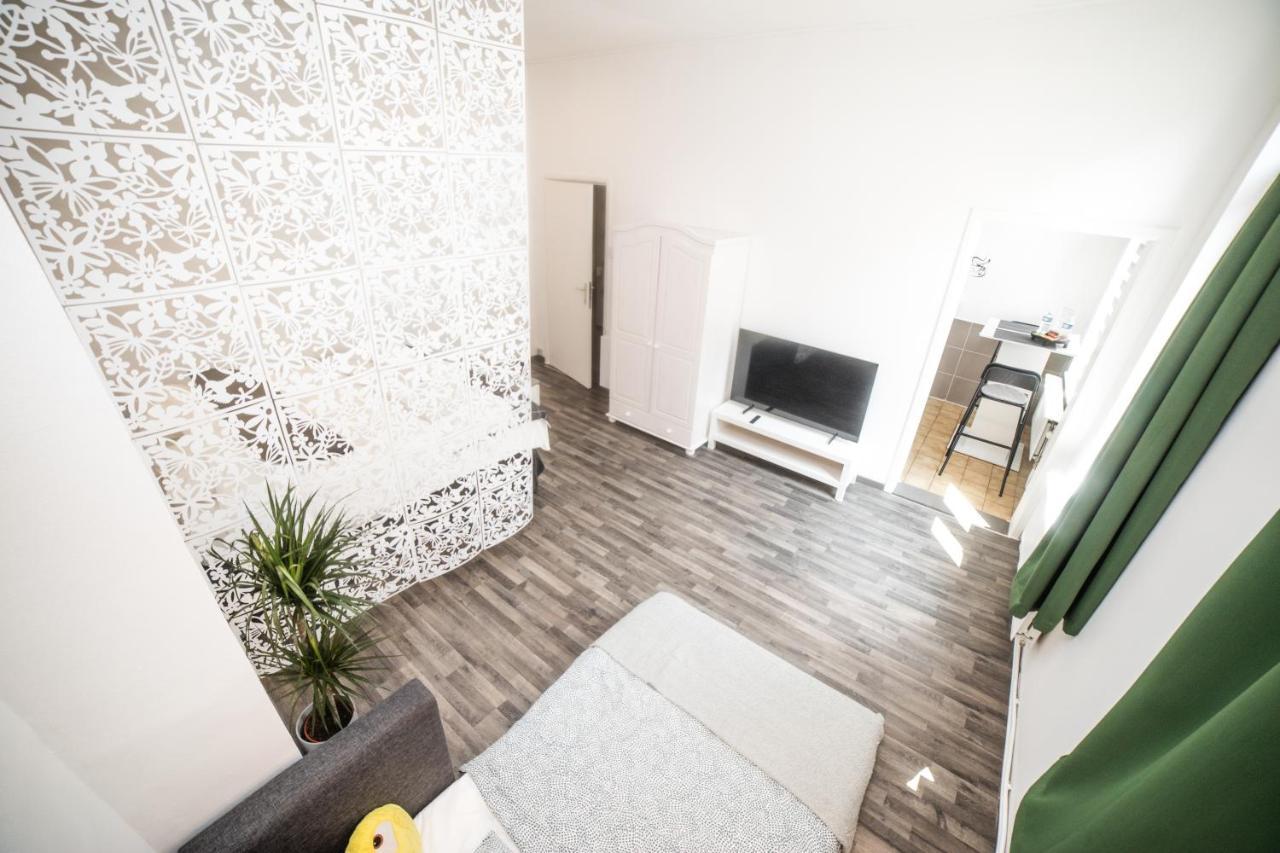 Centre Hidden Gem! For Up To 3 People * Brussels
