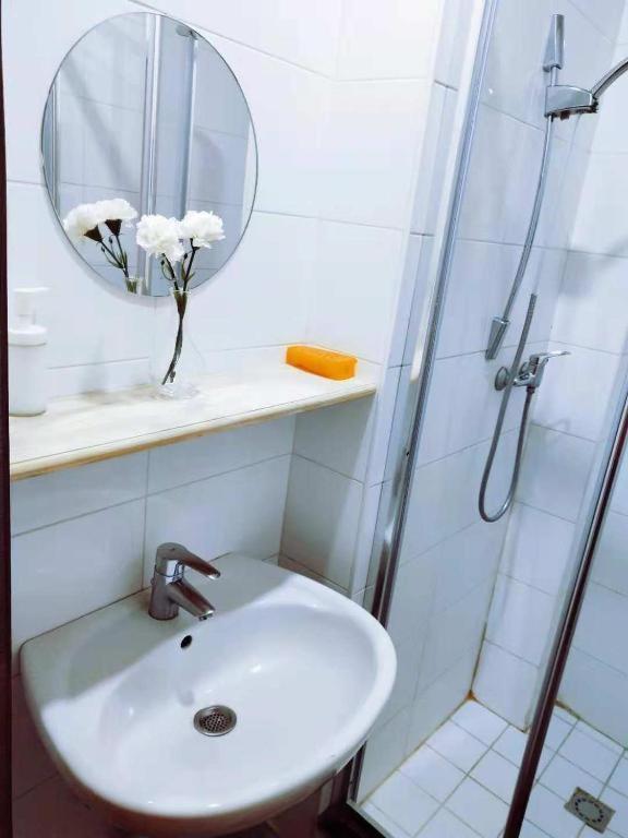 Cozy With Share The Bathroom And Kitchen Privatunterkunft *