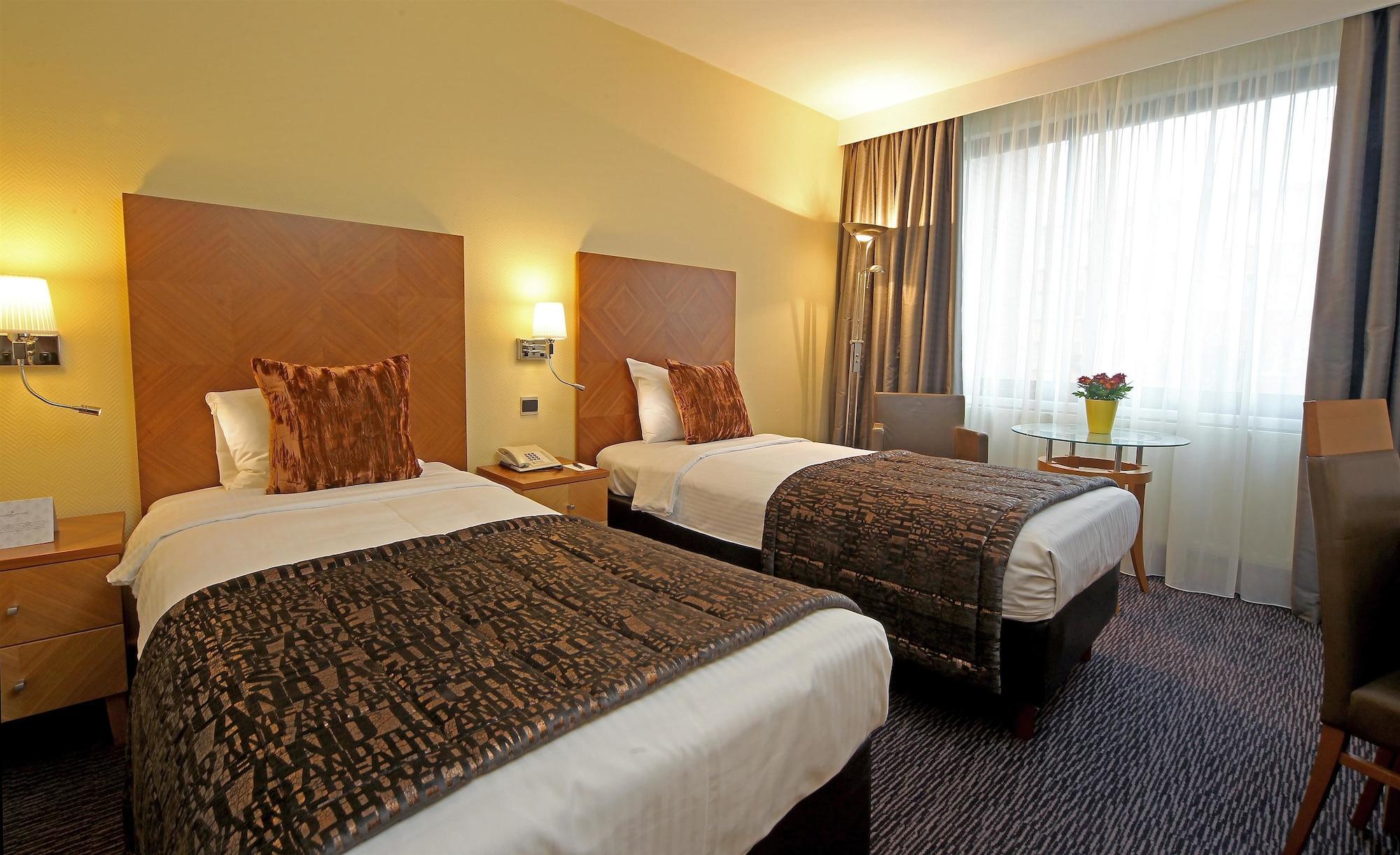 Gresham Belson 4*