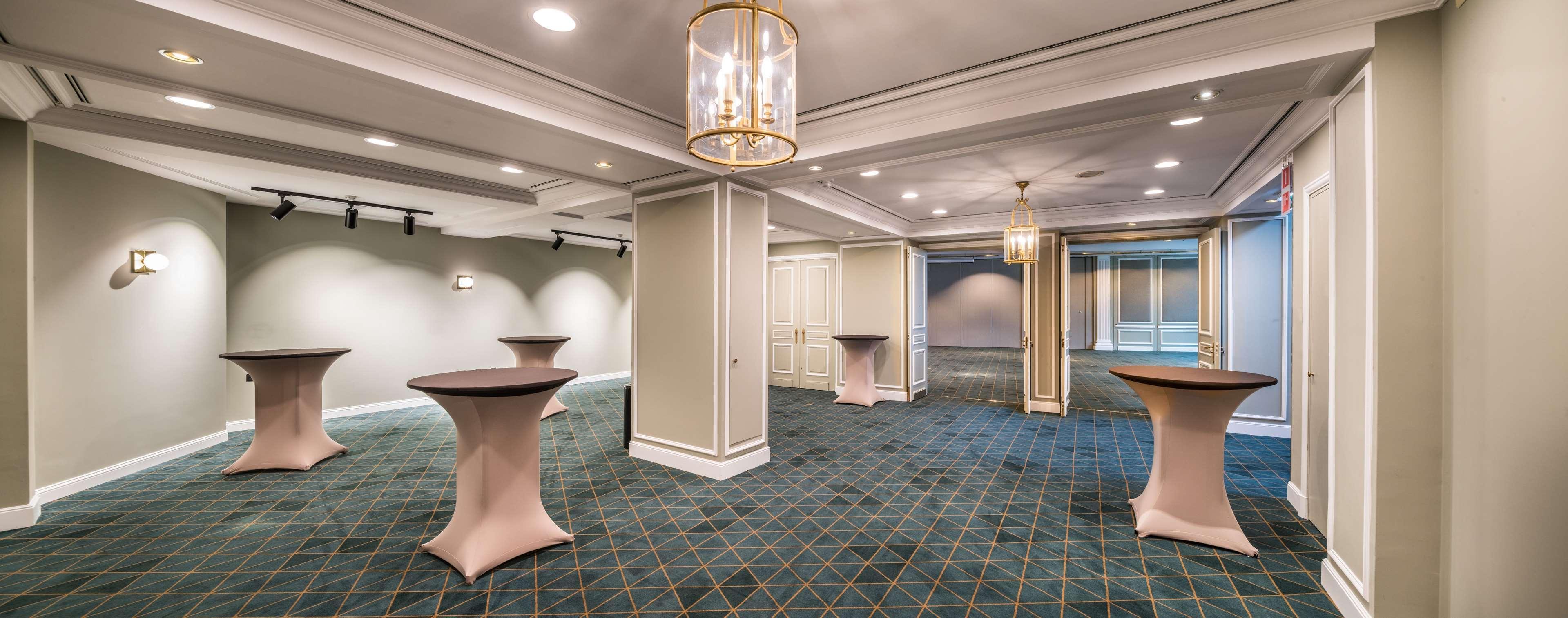 Hilton Grand Place 4*