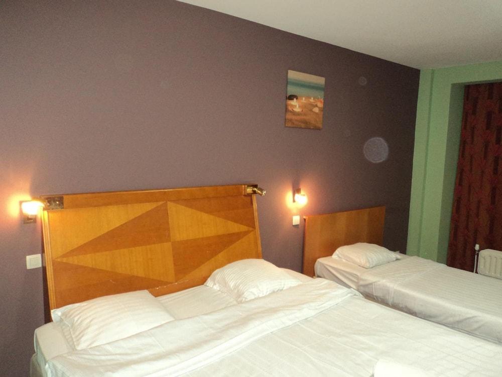 Albert Hotel 2*