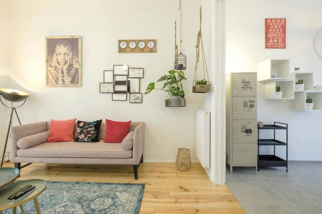 Superb 3 Bedroom & 3 Bathroom Duplex In Centre *