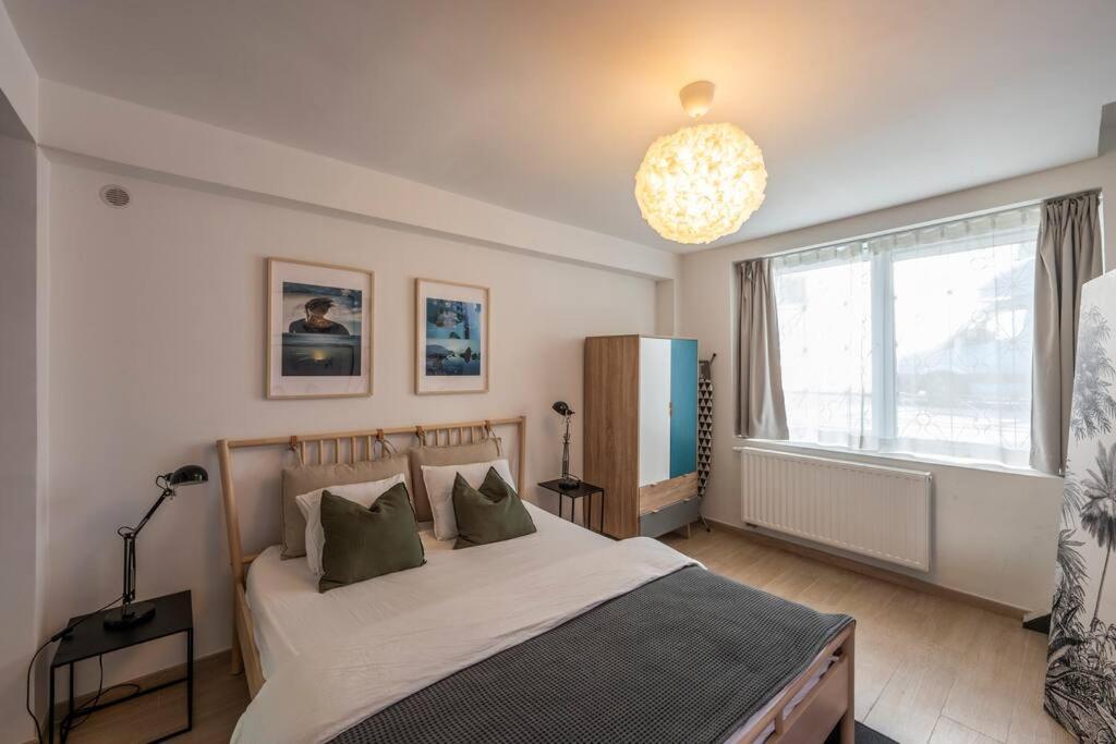 Superb 3 Bedroom & 3 Bathroom Duplex In Centre Brussels