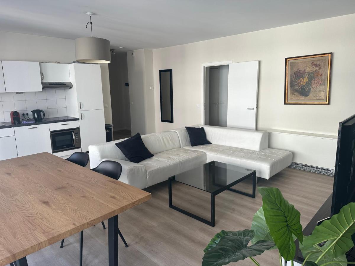Căn hộ 3 Bedroom In Center With Balcony View