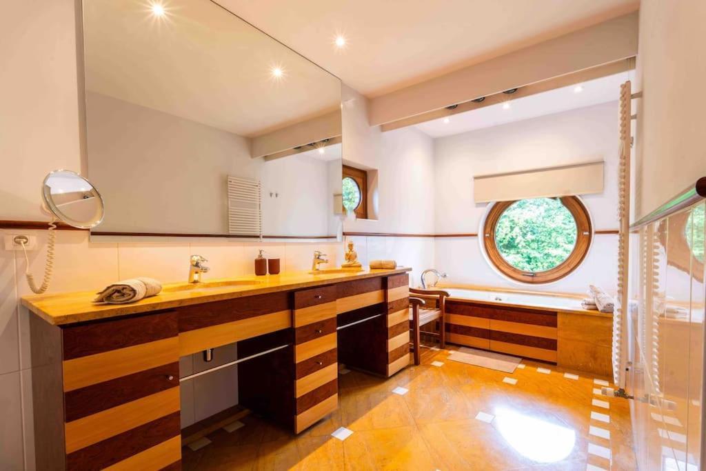 Villa Havre De Paix A :piscine, Sauna, Jacuzzi Brussel