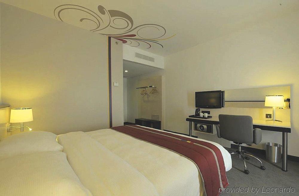 Park By Radisson Brussels Centre Midi Hotel 3*