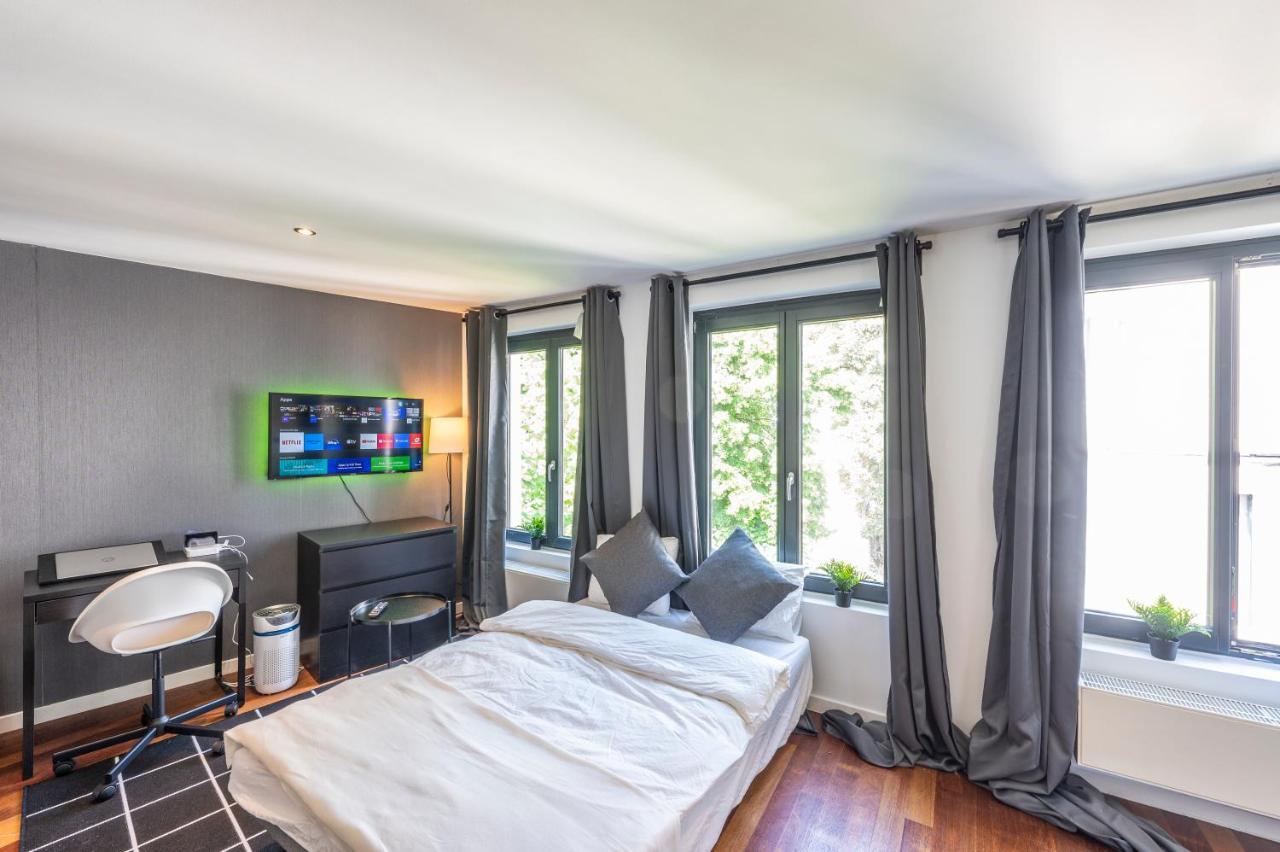 Sensational In Fantastic Location Apartment *