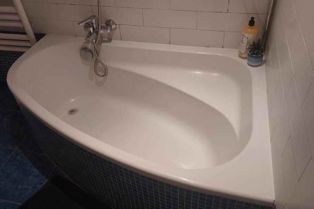 Family Friendly 1 Bed Apartment *