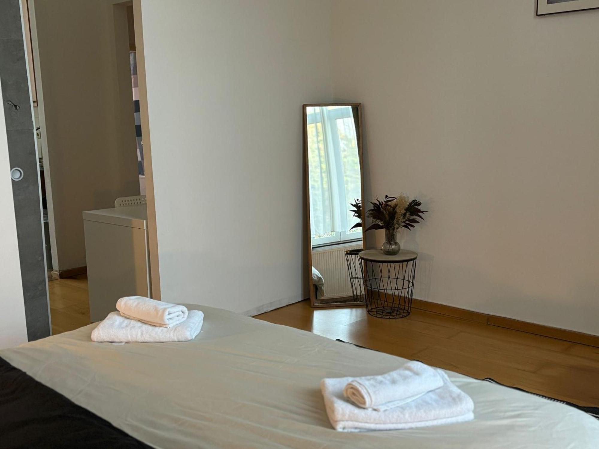 Apartment L&l 1 *