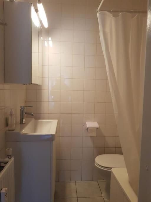 Studio Quartier Louise Calme Apartment *