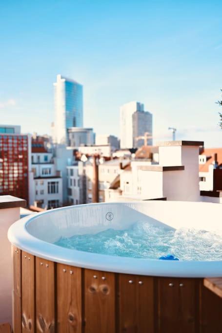 Luxury 200sqm / Hot Tub / Sauna