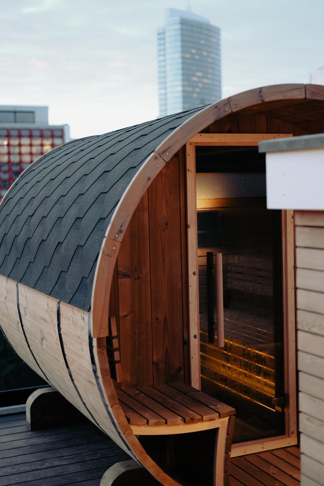 Luxury 200sqm / Hot Tub / Sauna *