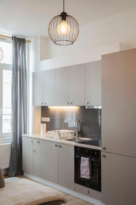 1 Apartment *