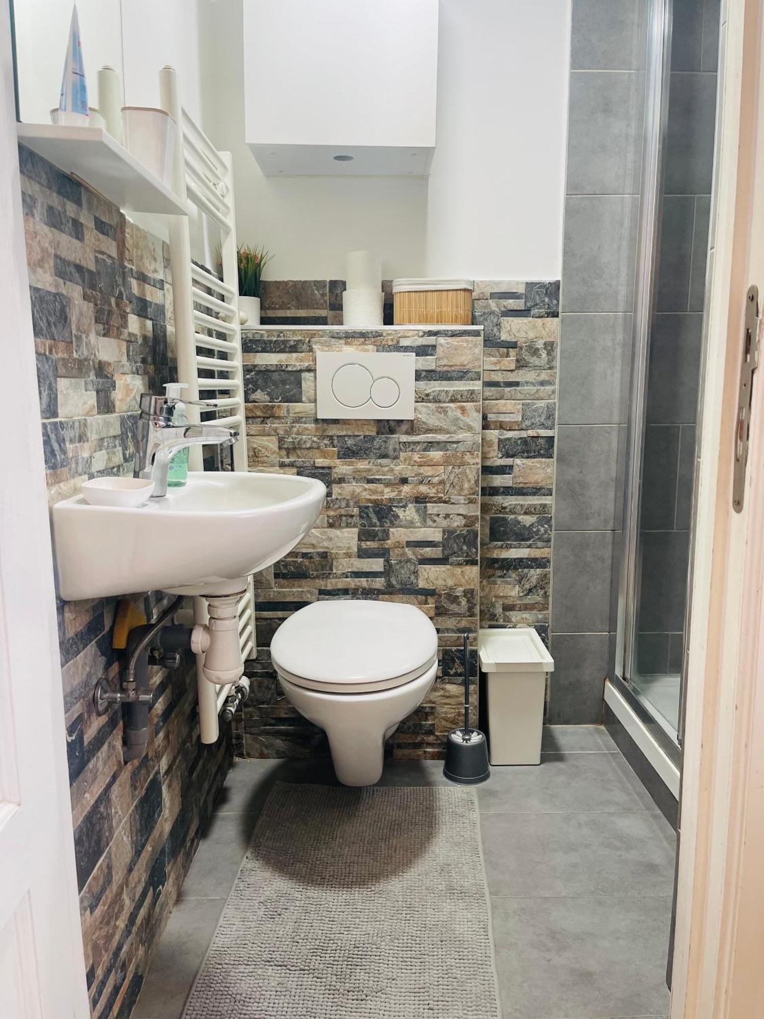 Quiet And Colorfull Flat In The Center Of