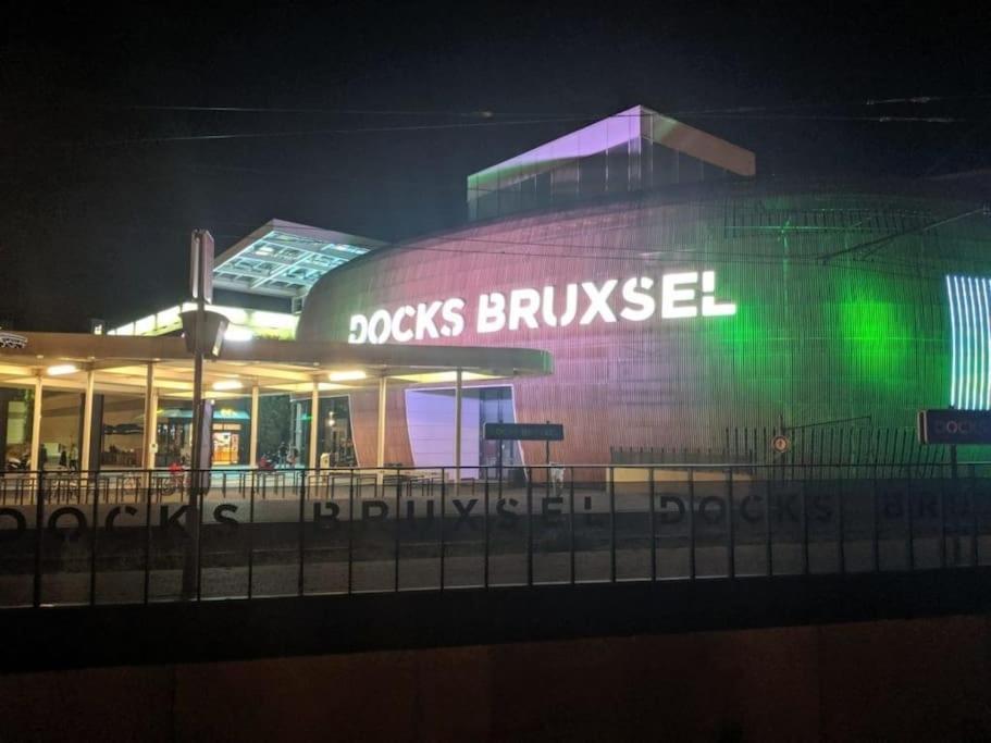 Appartement Studio Entier Avec Balcon - Tour Et Taxis Brussel
