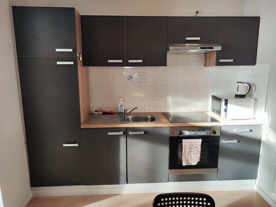 Appartement Studio Entier Avec Balcon - Tour Et Taxis