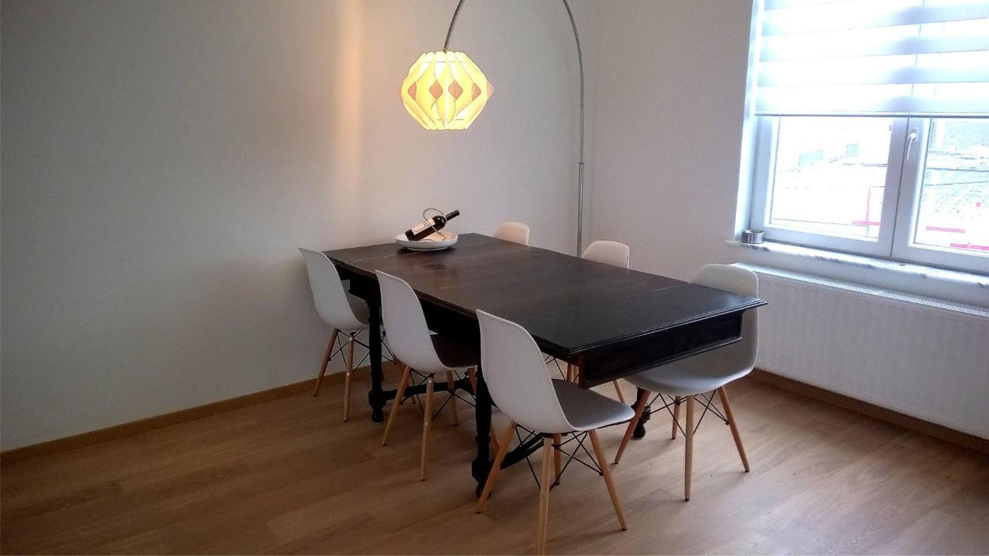 Bijna Wit, Nabij Trein, Metro N7688 Apartamento