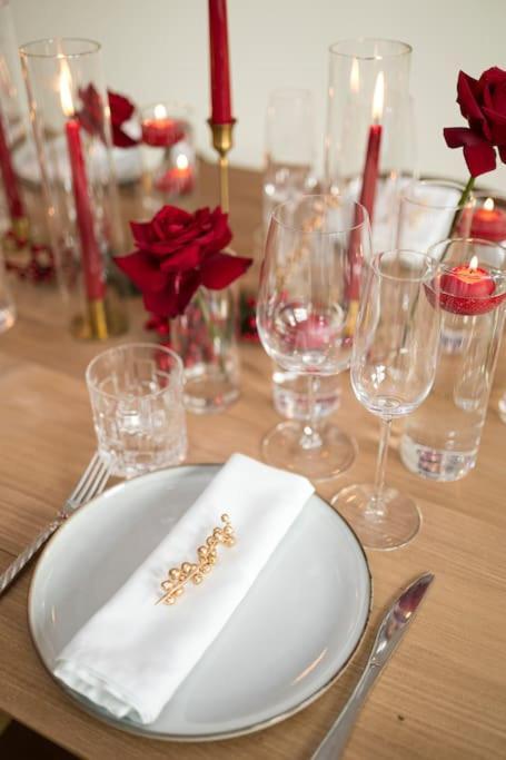 Luxury: 3br, Prime Location Apartment *