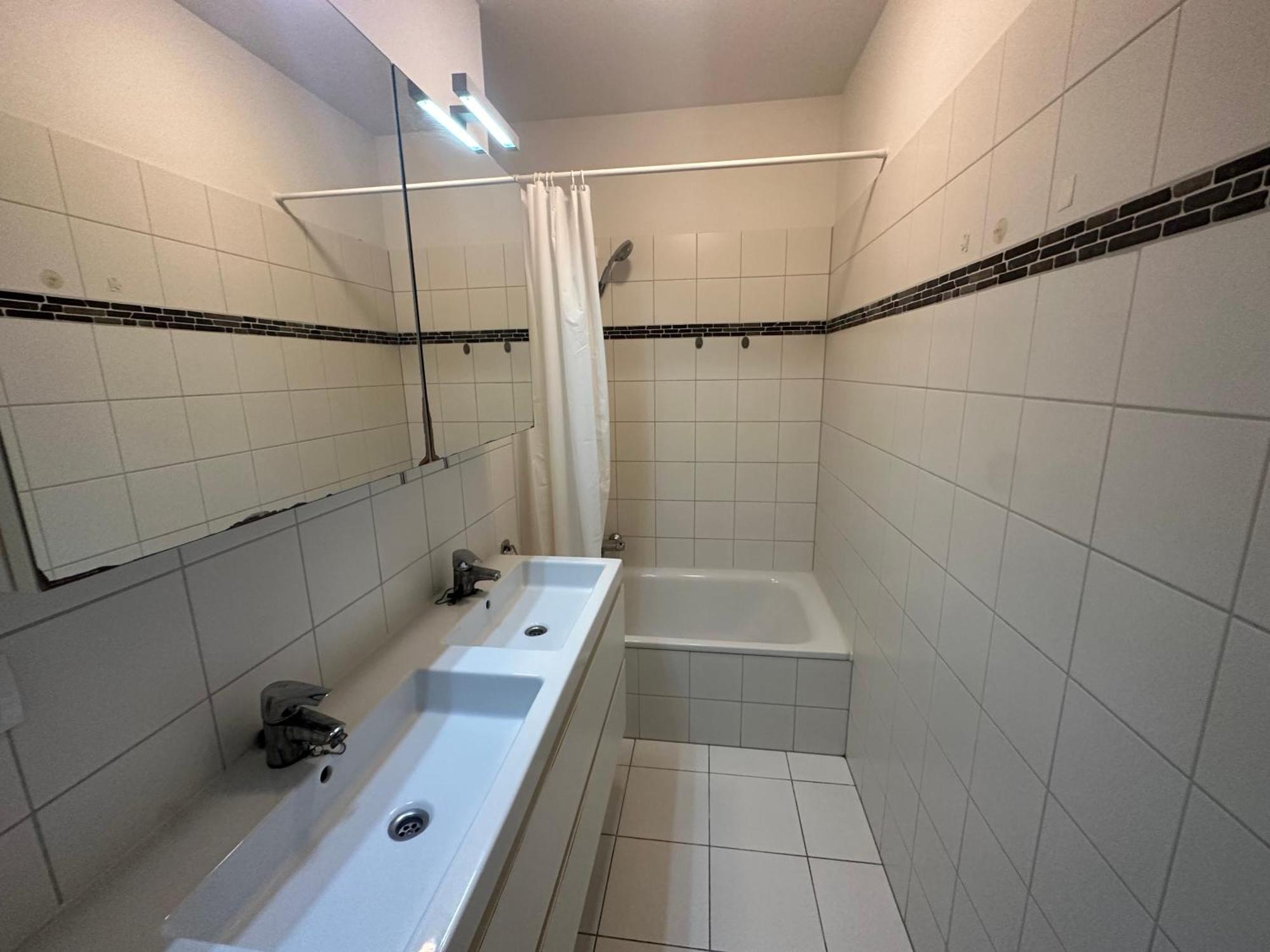 2 Bedroom In Center With Balcony Appartement