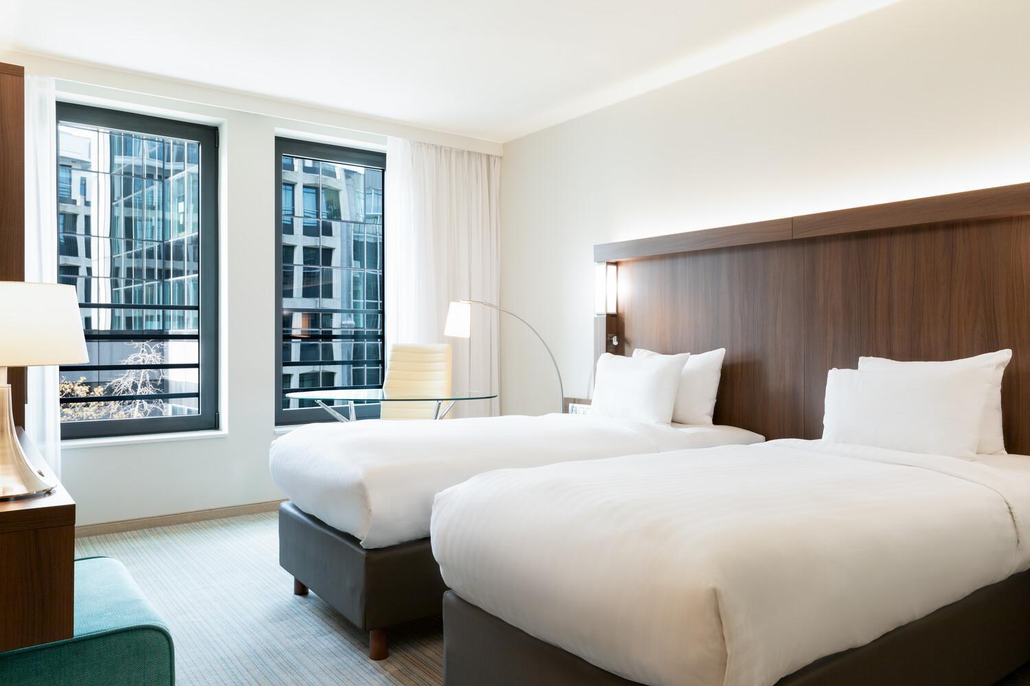 Courtyard By Marriott Eu Hotel 4*