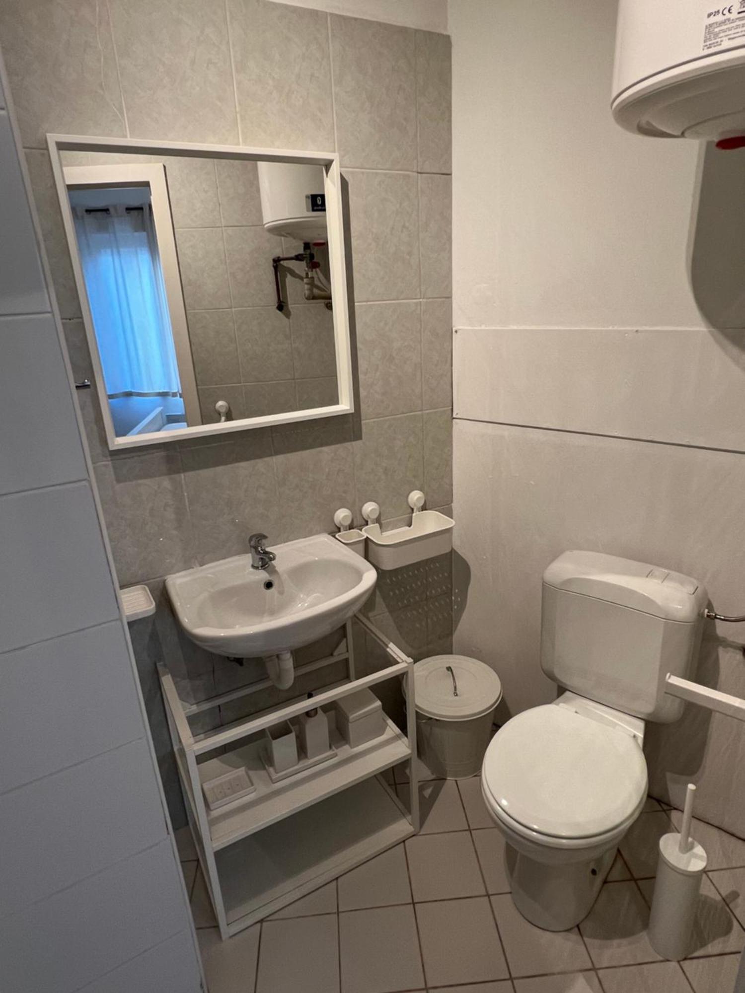 Lumineux Dans Un Quartier Anime * Brussels