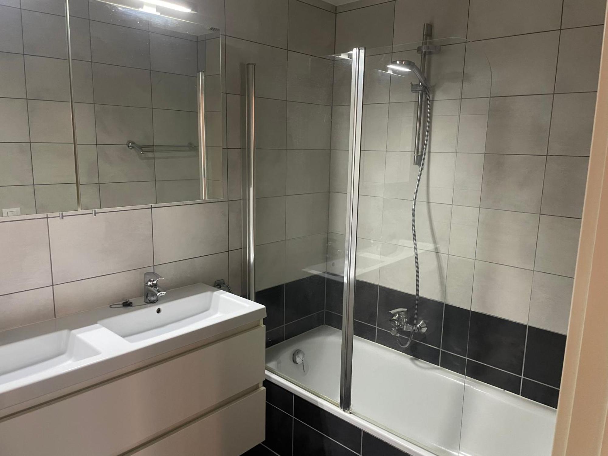 Apartment In Heart Of With Balcony View *