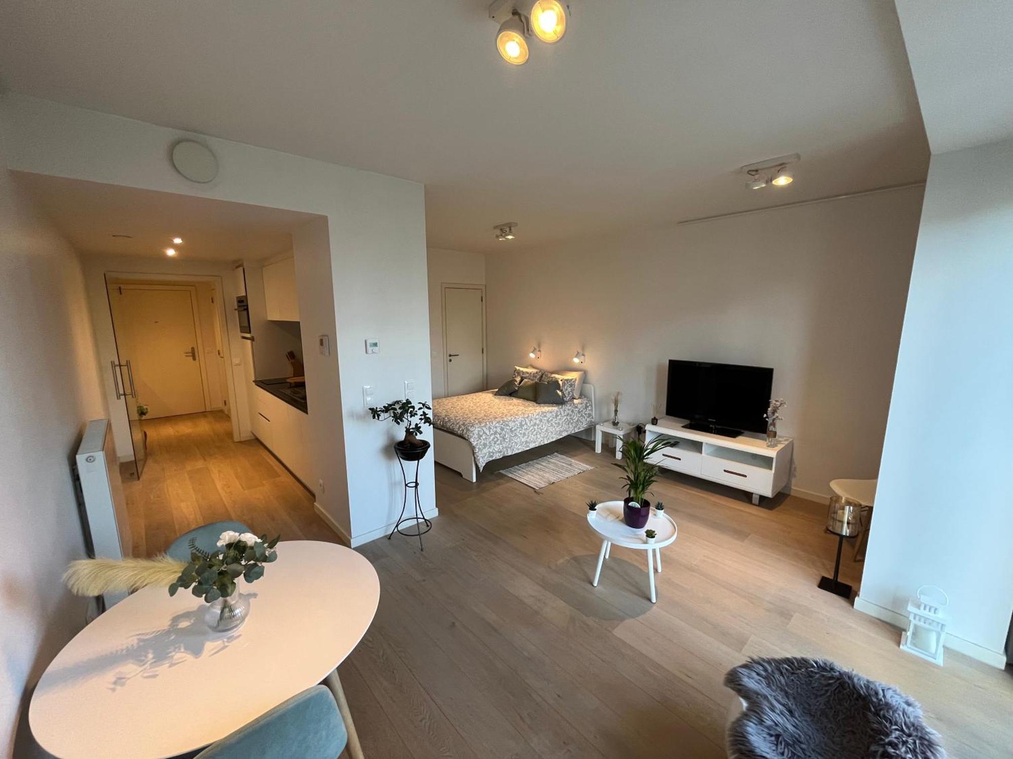 5ensational Studio - Center Apartment