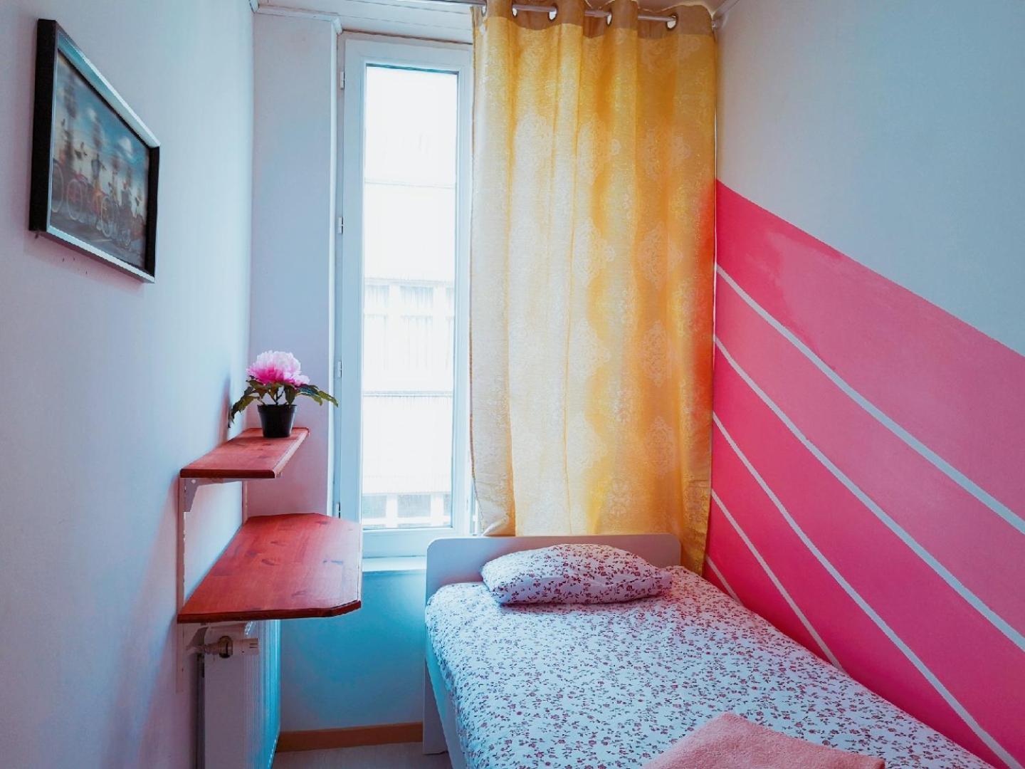 A Private For Backpacker Share Bathroom Brussels