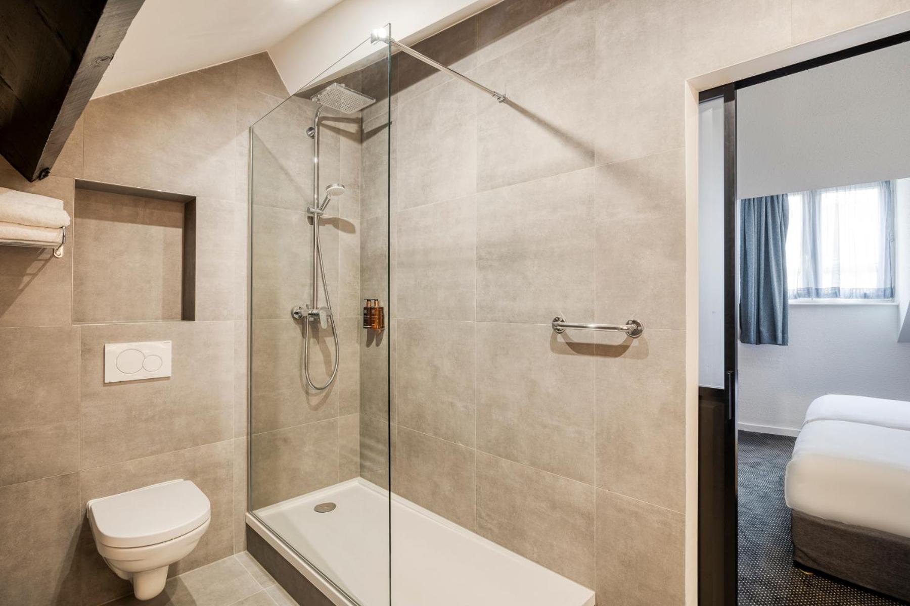 Aris Grand Place Hotel