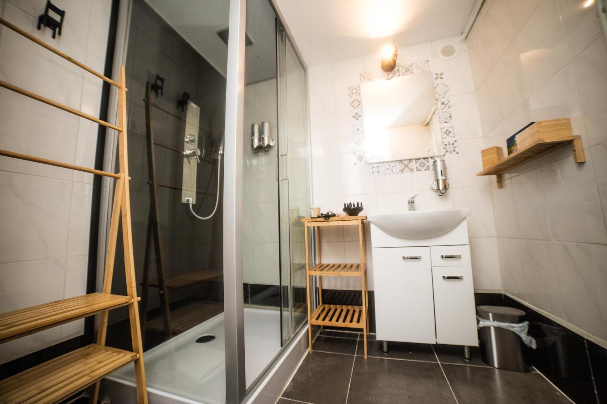 Centre Hidden Gem! For Up To 3 People Apartment