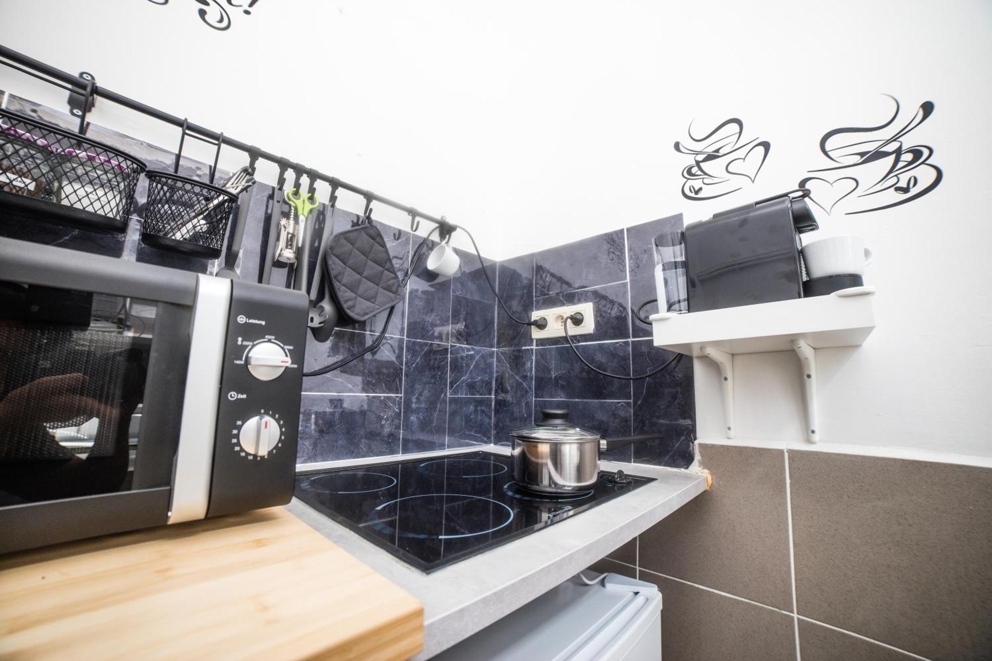 Centre Hidden Gem! For Up To 3 People * Brussels