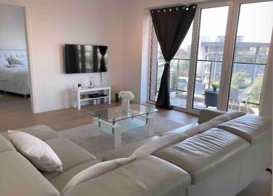 Luxury With Stunning View & Free Parking Appartement Brussel