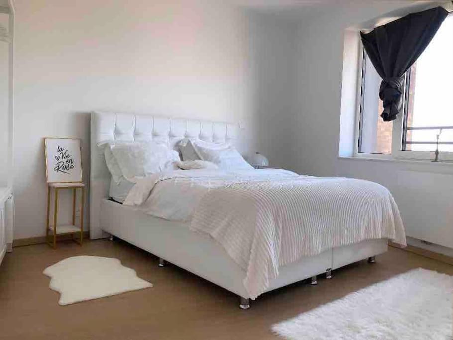 Luxury With Stunning View & Free Parking *
