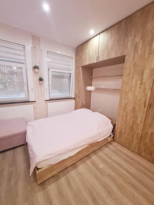 Magnolia Pink New And Fully Equipped Bruxelas