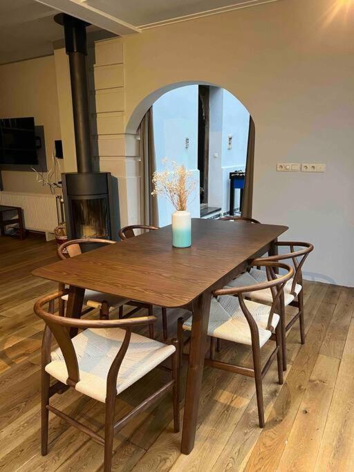 Holiday home Charmante Maison Dans Un Coin De Verdure A Boitsfort *