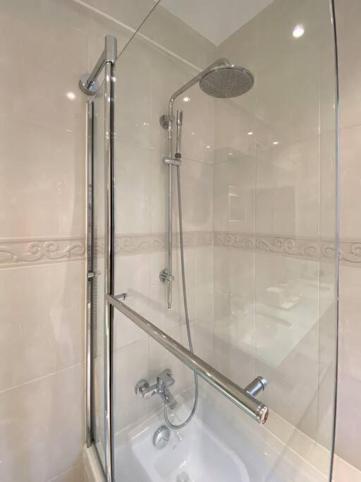 Apartment Elegance ,space & Luxury In