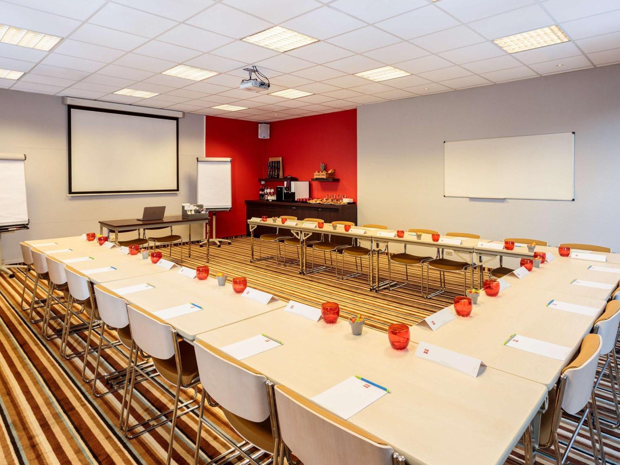 Ibis Centre 3*