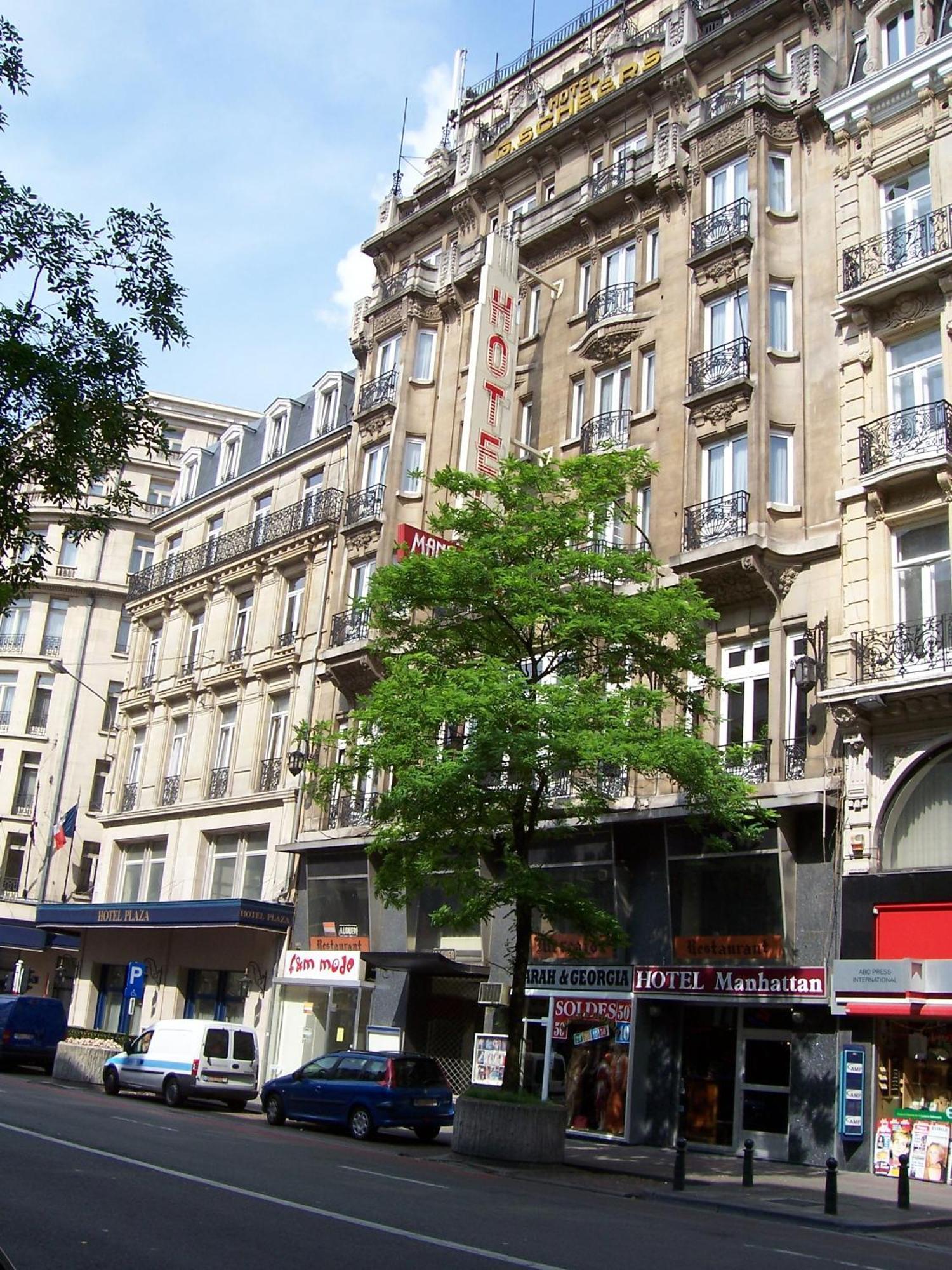 Manhattan Hotel *