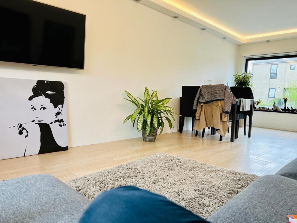 Town House With Garden - 1 With Shared Bathroom *
