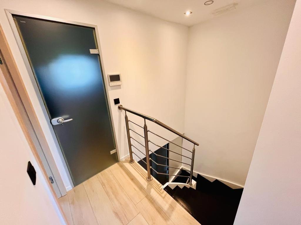 Town House With Garden - 1 With Shared Bathroom Accommodatie bij particulieren *