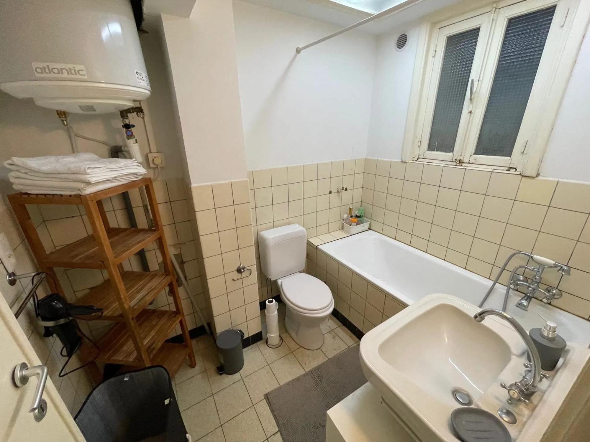 Charming In Ixelles 40 M² Private Parking Apartment