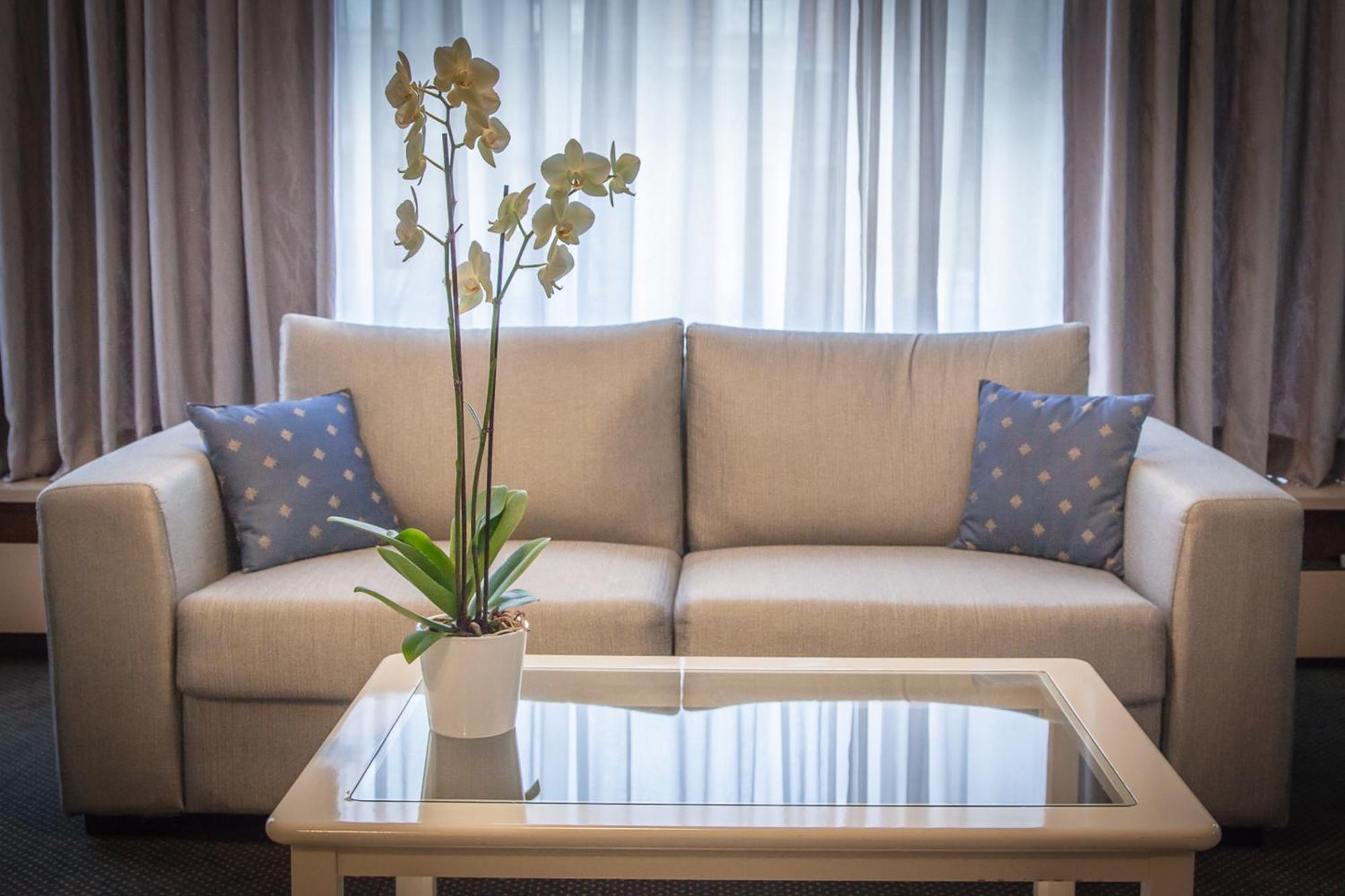 Khách sạn First Euroflat 4*