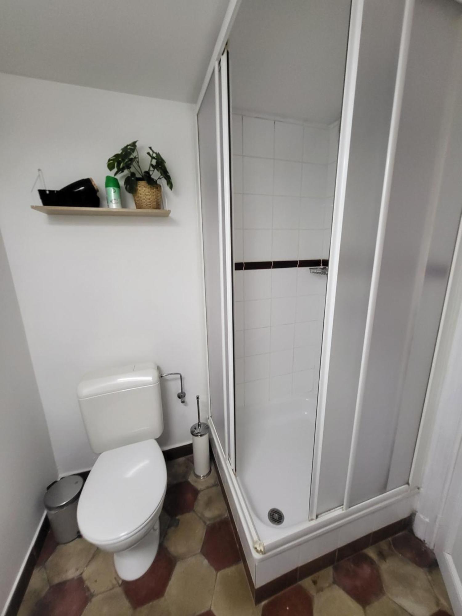 Casa de hóspedes Brussels Bed & Blockchain Private With Shared Bathroom Etterbeek