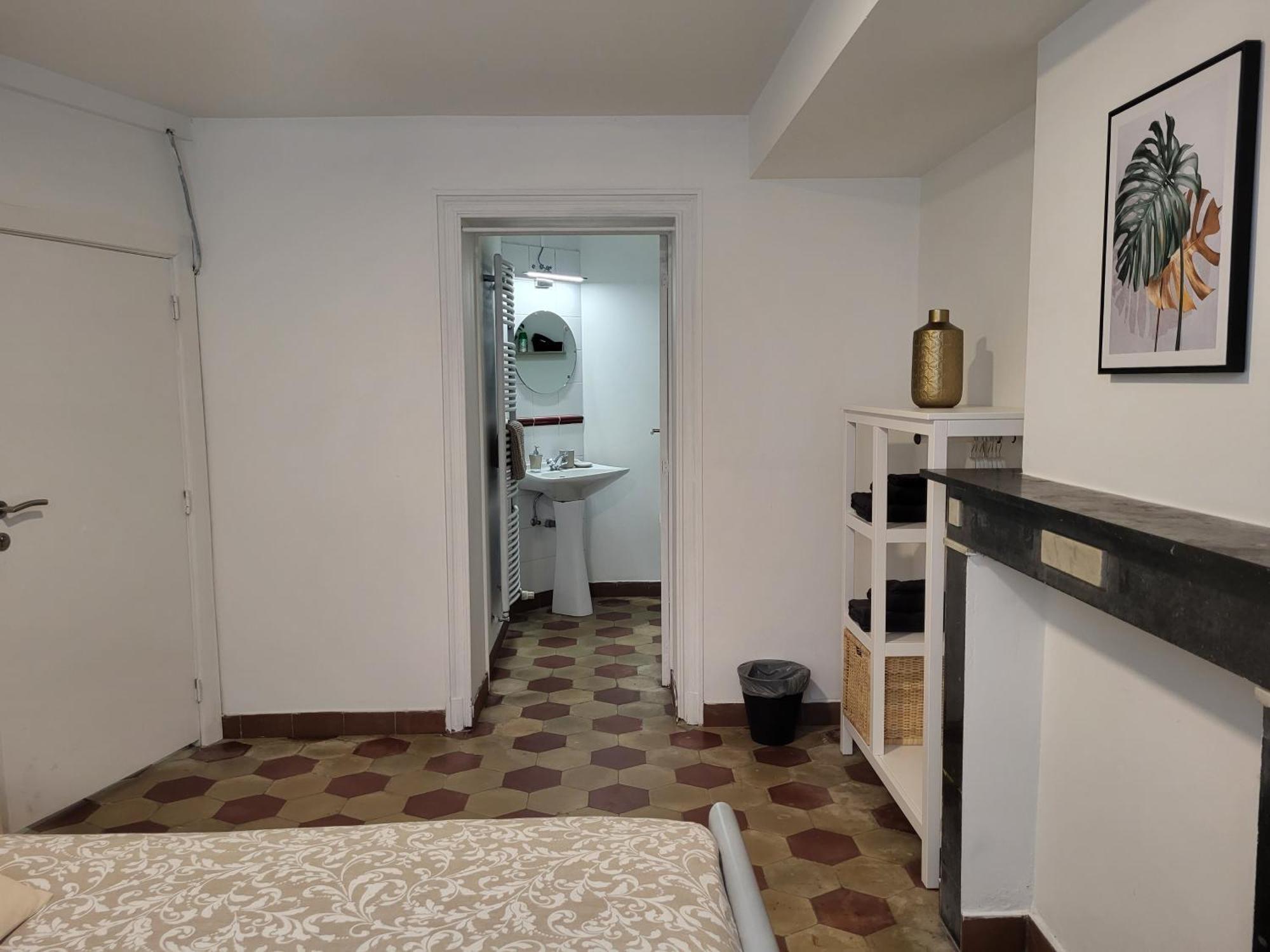 Brussels Bed & Blockchain Private With Shared Bathroom *